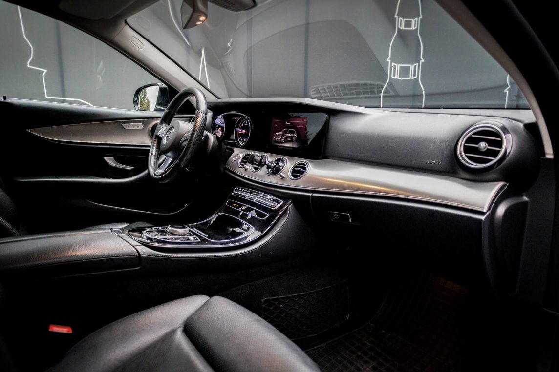 MERCEDES BENZ E220 D