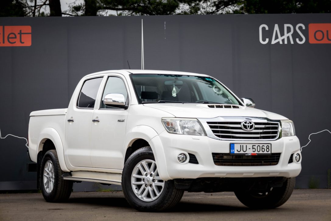 TOYOTA HILUX