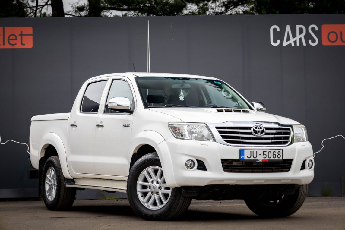 TOYOTA HILUX