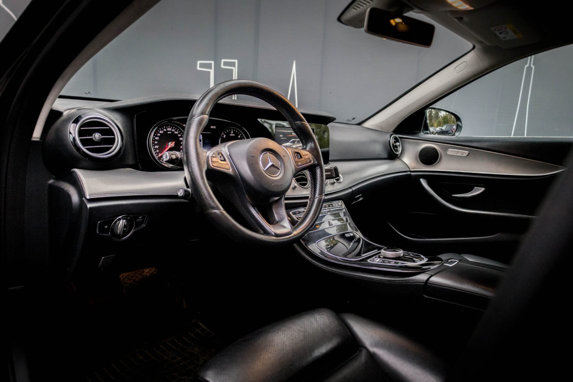MERCEDES BENZ E220 D
