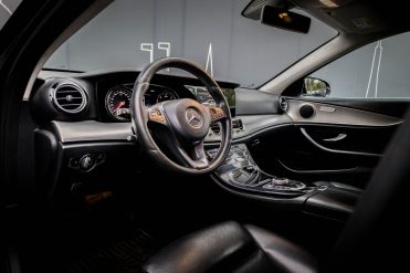 MERCEDES BENZ E220 D