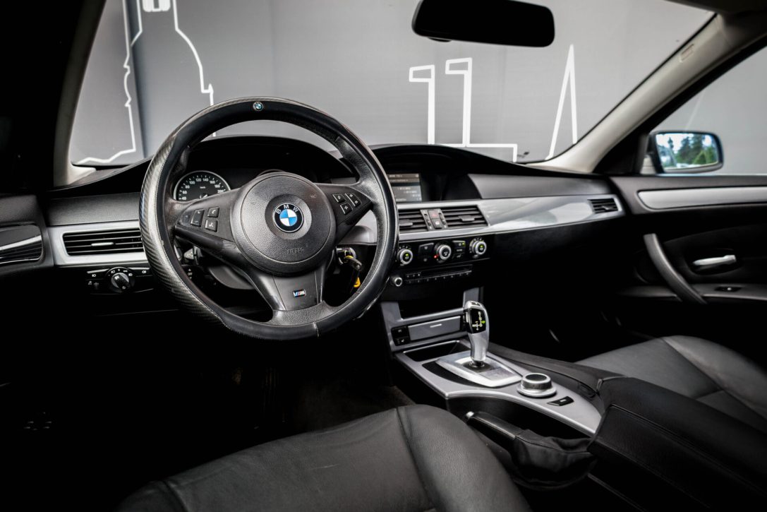 BMW 523