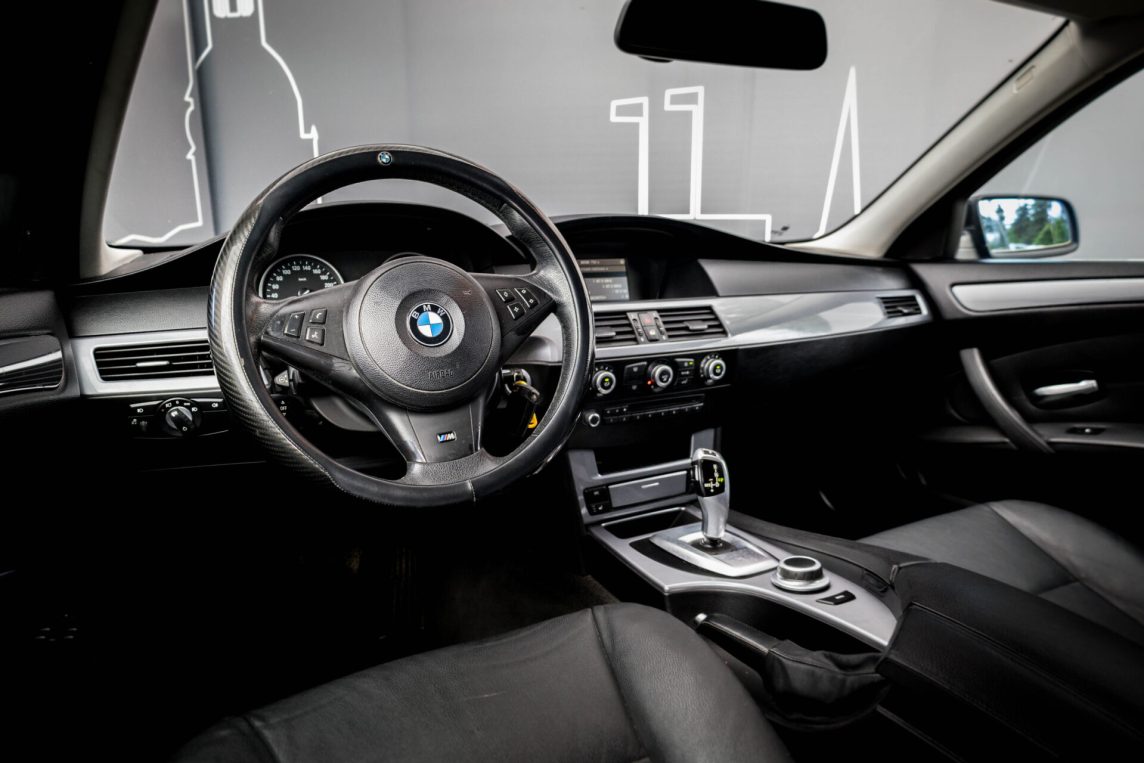 BMW 523