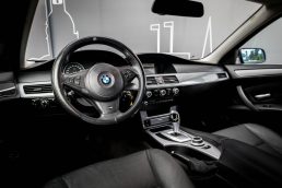 BMW 523