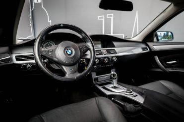 BMW 523