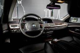 BMW 730