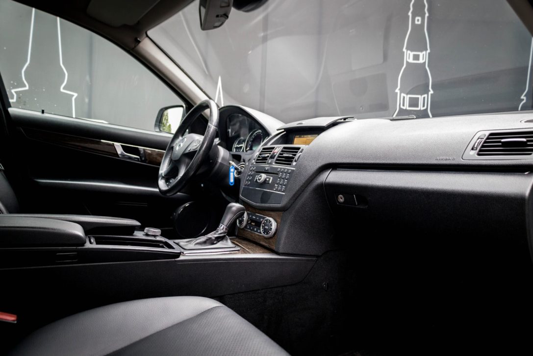 MERCEDES BENZ C220