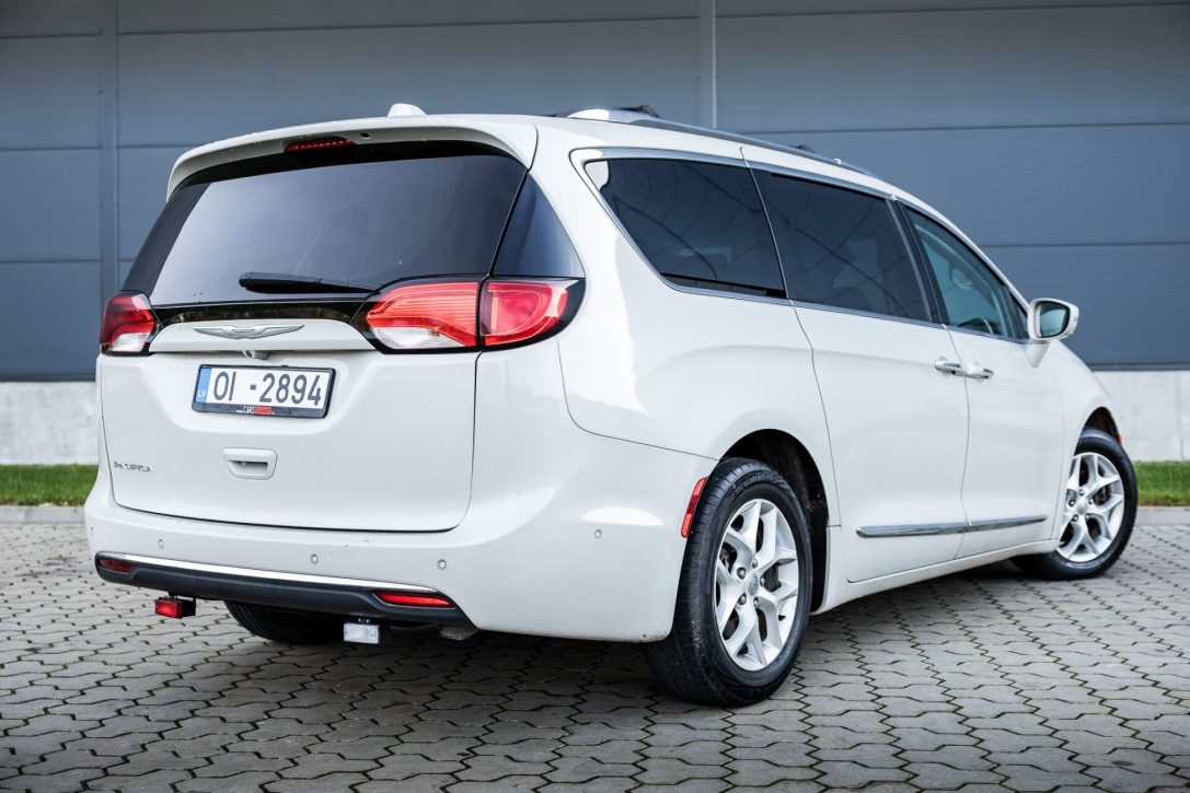 CHRYSLER PACIFICA