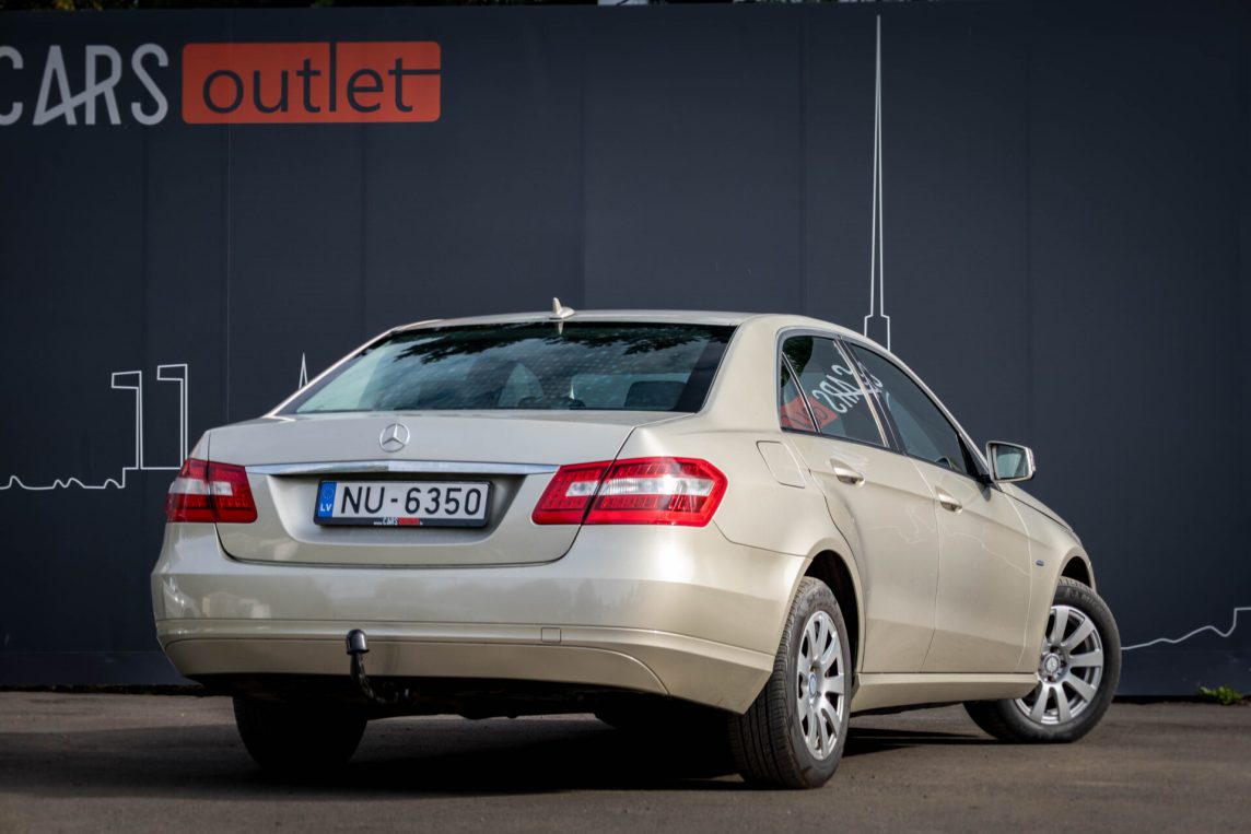 MERCEDES BENZ E200