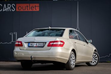 MERCEDES BENZ E200