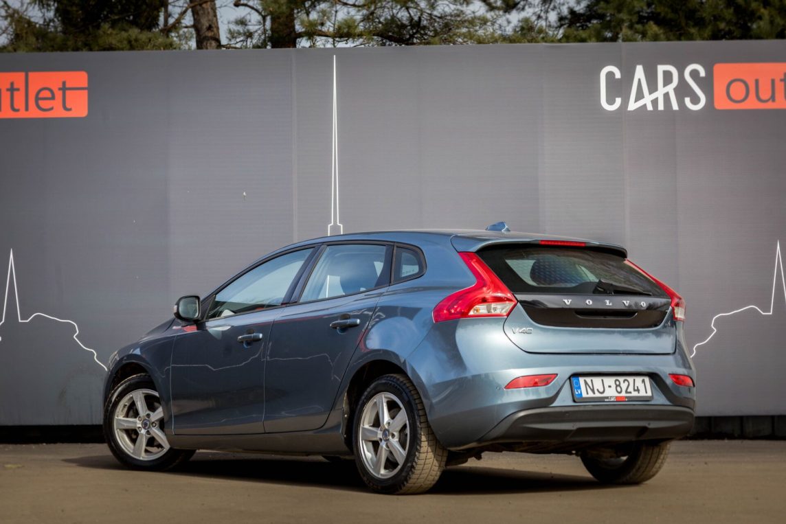 VOLVO V40