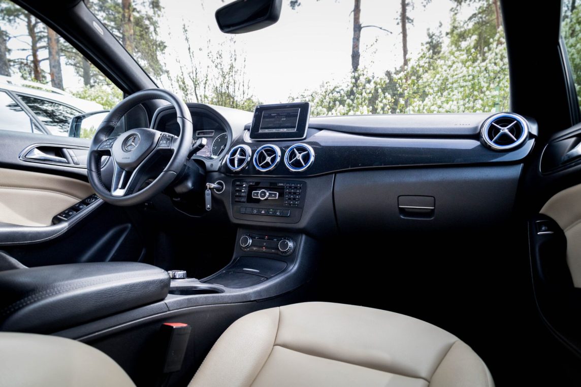 MERCEDES BENZ B 180
