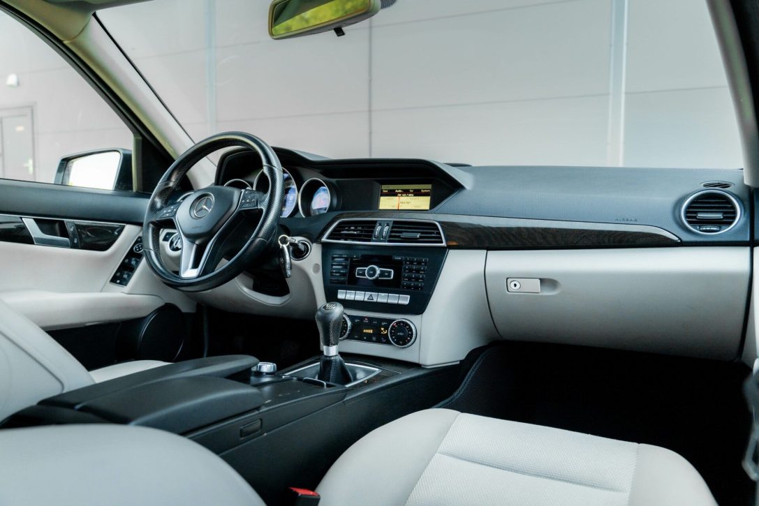 MERCEDES BENZ C220 CDI