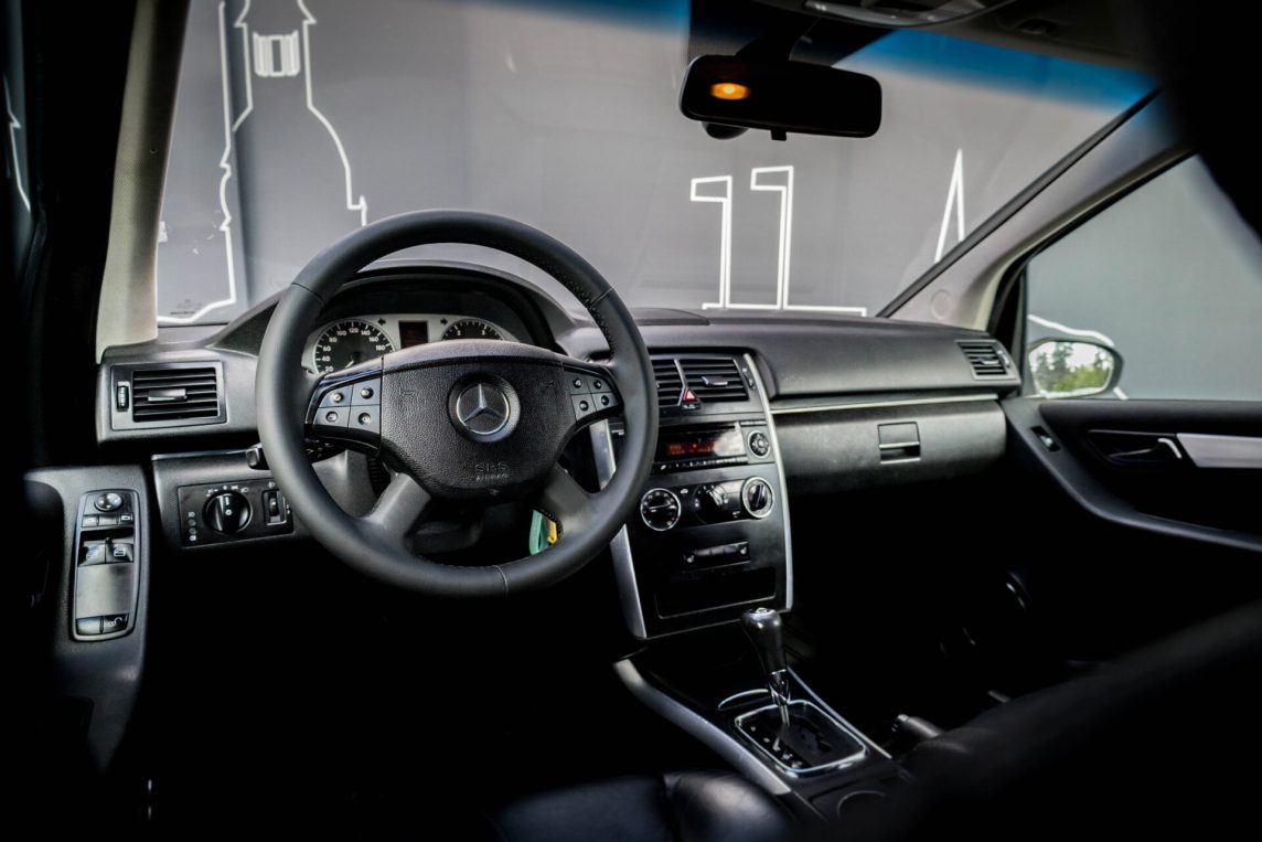 MERCEDES BENZ B 180