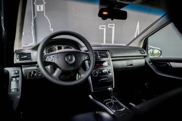 MERCEDES BENZ B 180