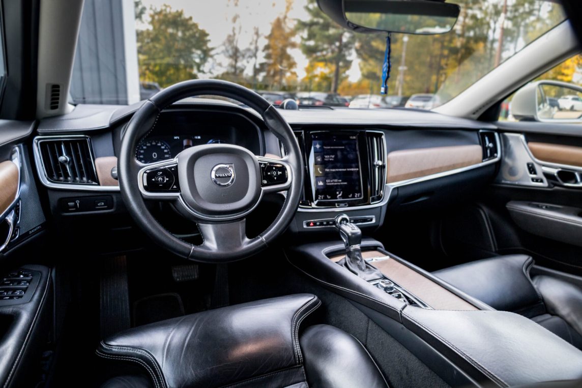 VOLVO S90