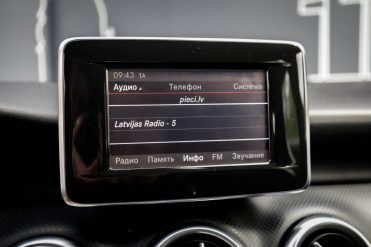 MERCEDES BENZ A180