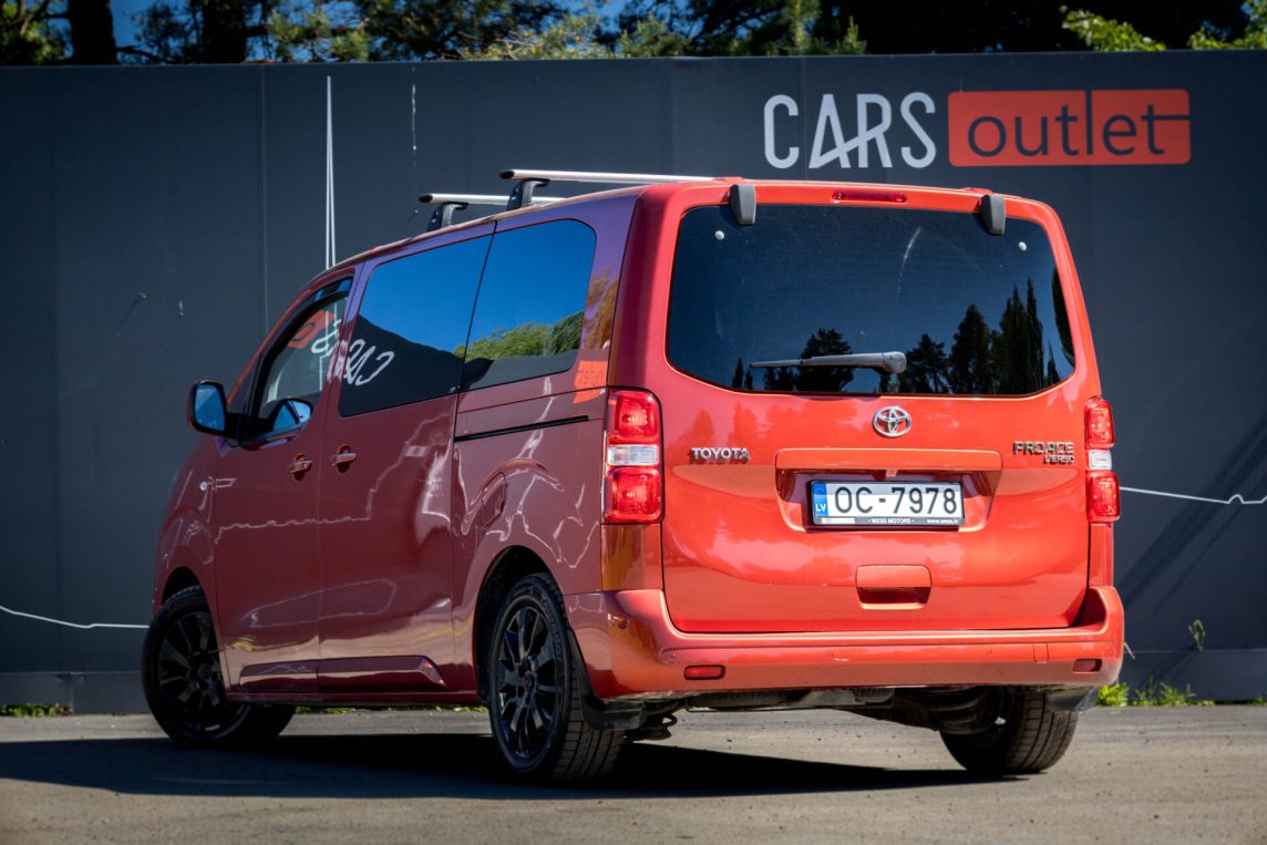TOYOTA PROACE