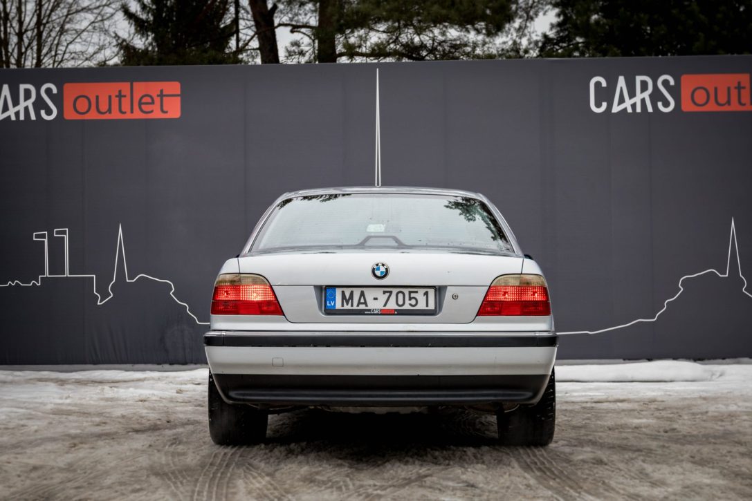 BMW 728