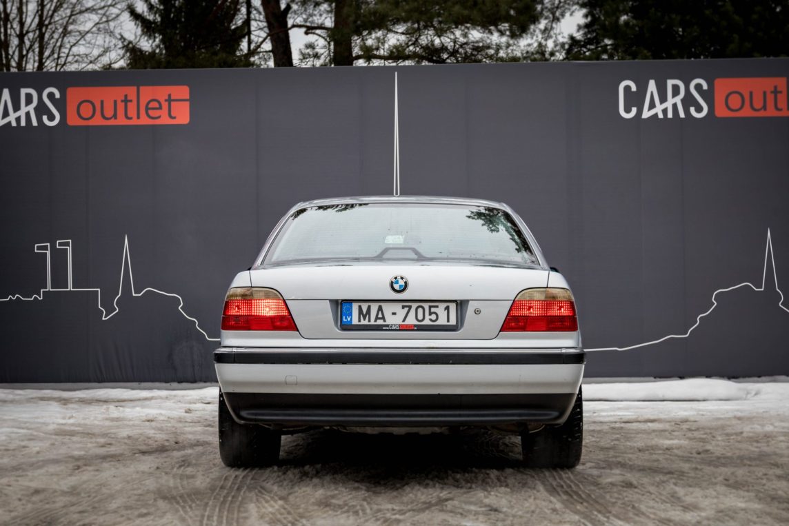 BMW 728