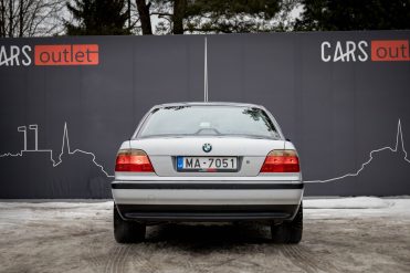 BMW 728