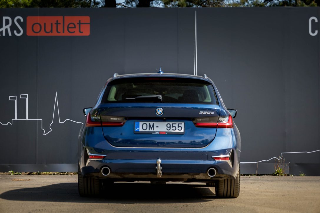 BMW 330E