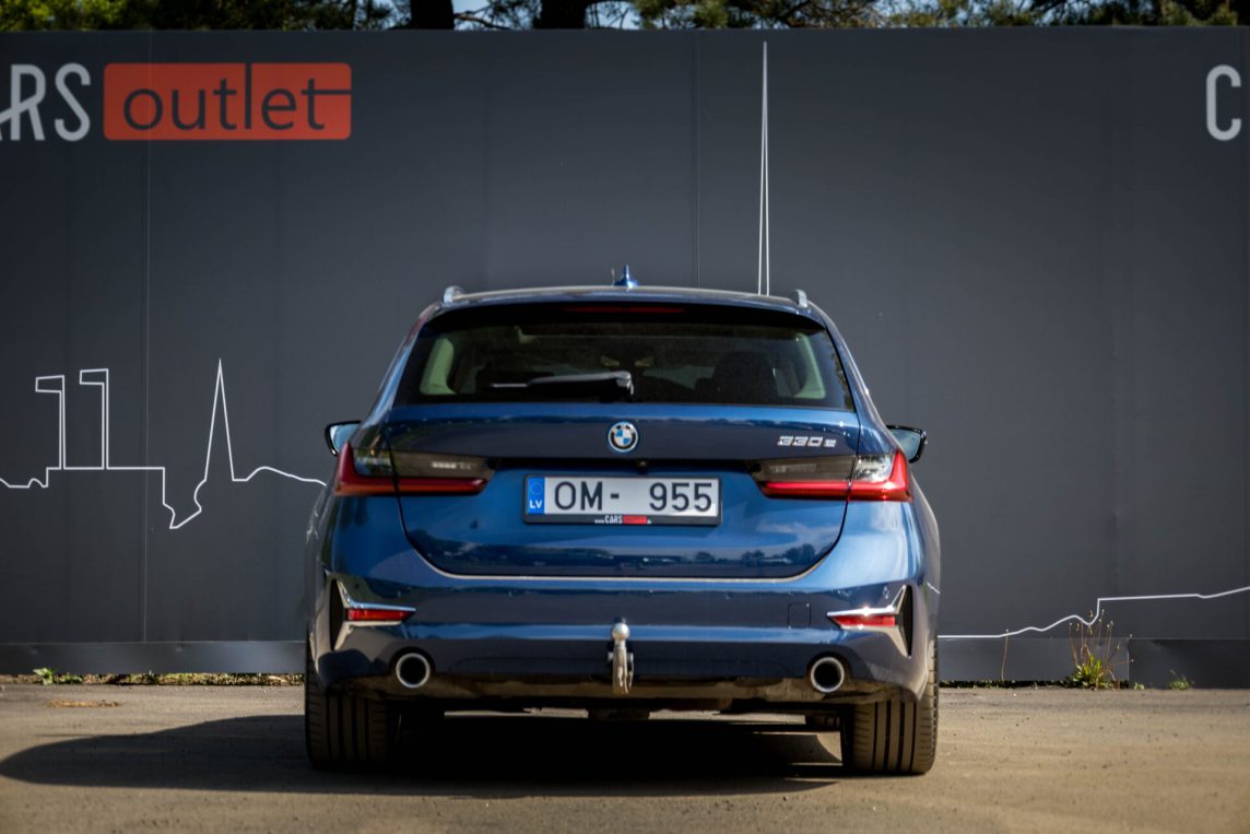 BMW 330E