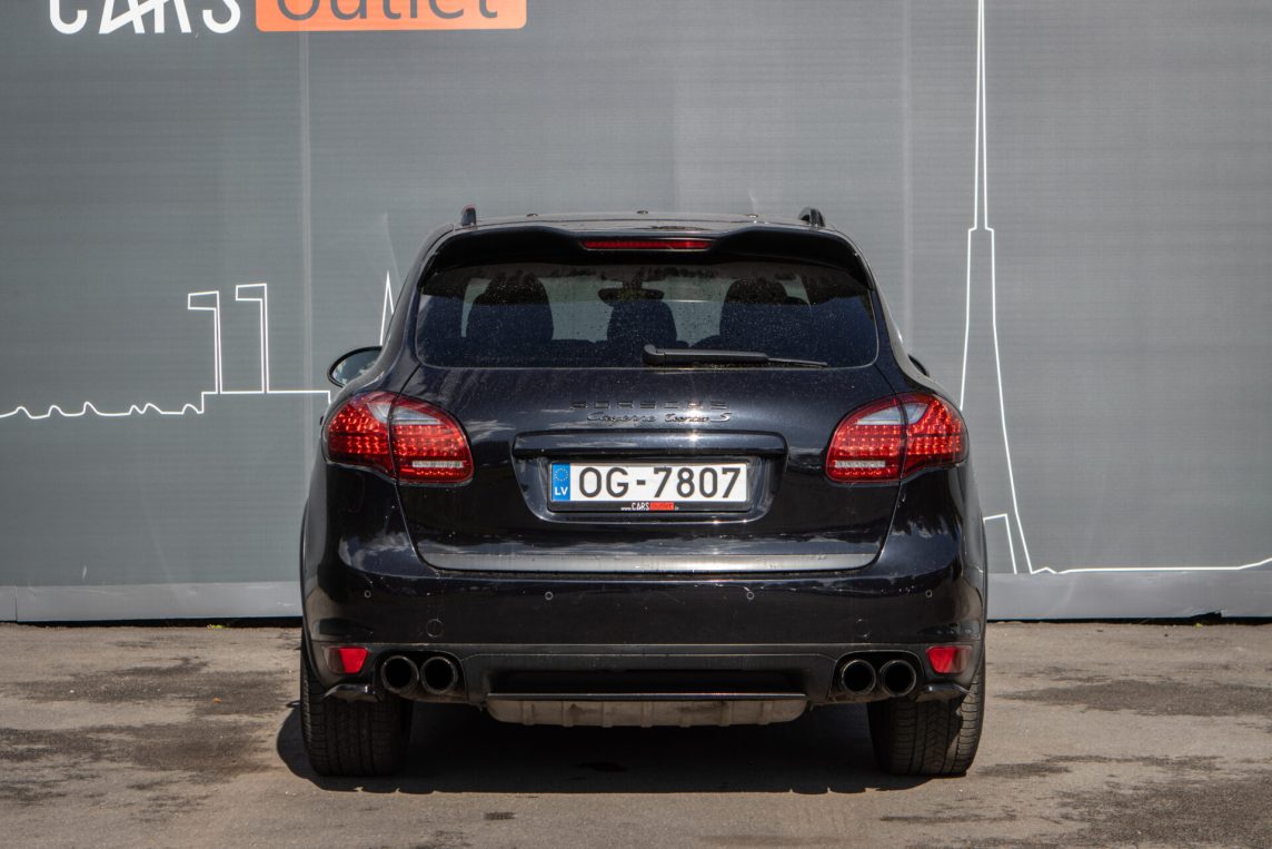 PORSCHE CAYENNE TURBO S