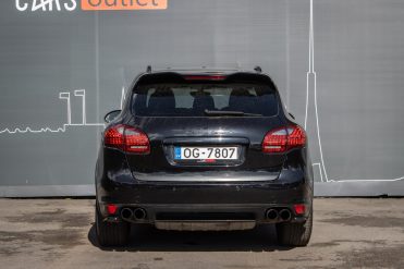 PORSCHE CAYENNE TURBO S