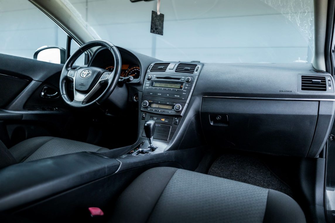TOYOTA AVENSIS