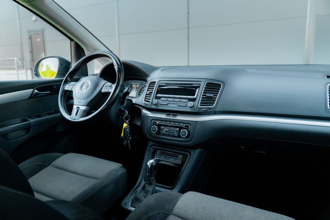 VW SHARAN