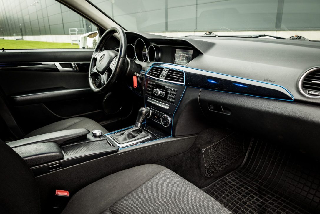 MERCEDES BENZ C220