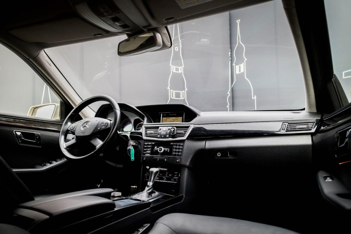 MERCEDES BENZ E250
