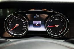 MERCEDES BENZ E220 D