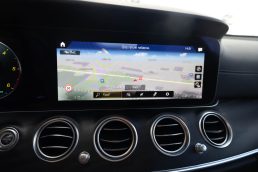 MERCEDES BENZ E220 D