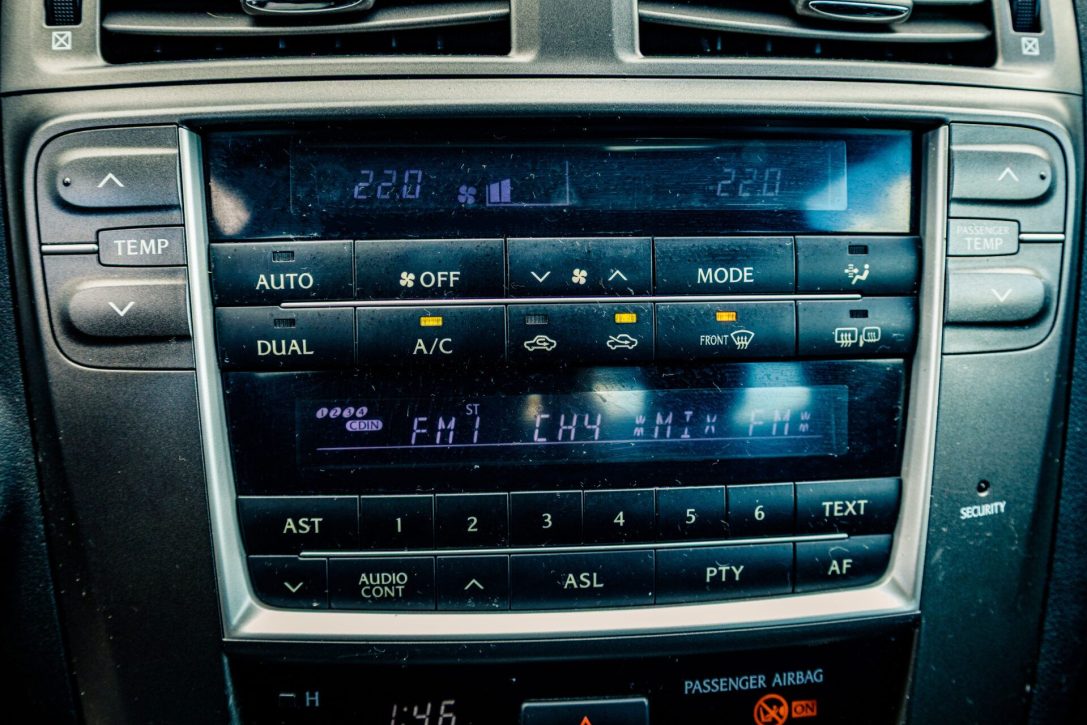 LEXUS IS 220