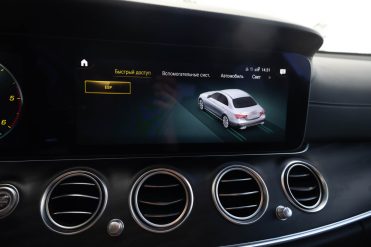 MERCEDES BENZ E220 D