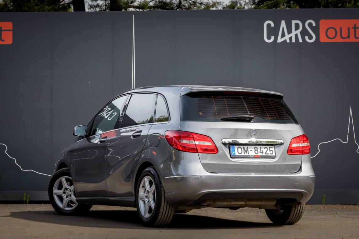 MERCEDES BENZ B 180