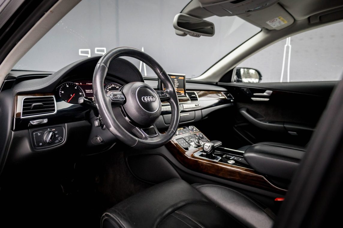 AUDI A8