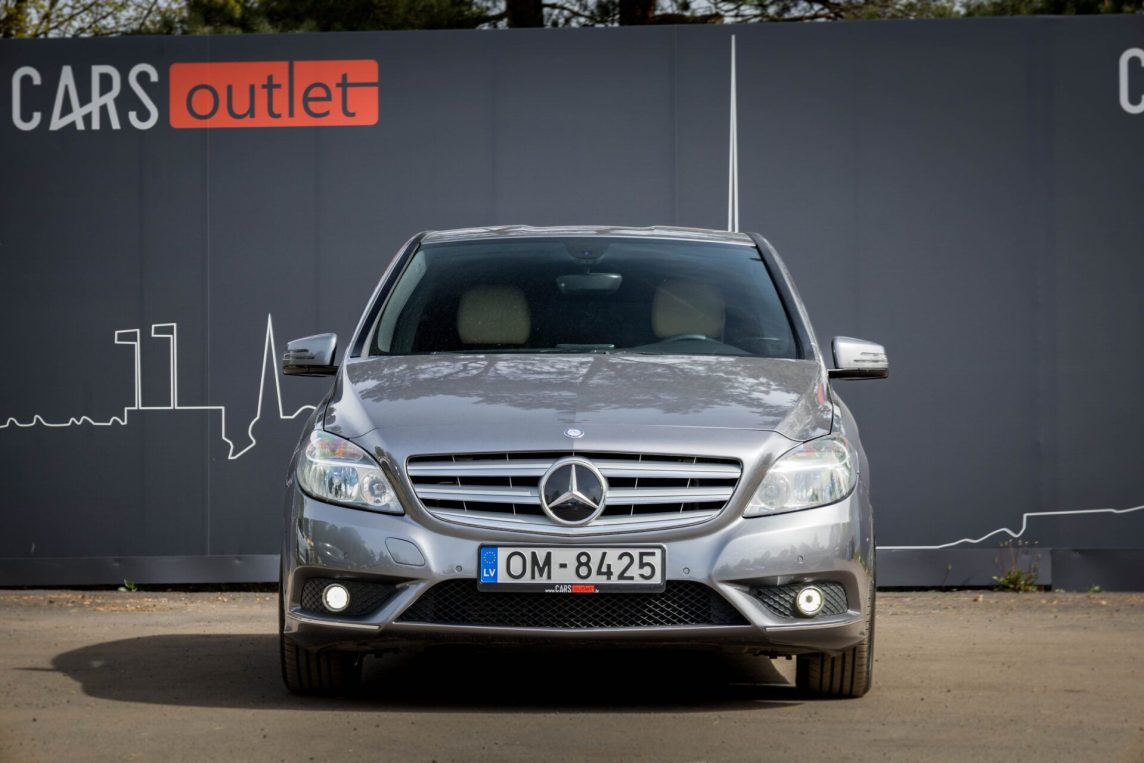 MERCEDES BENZ B 180