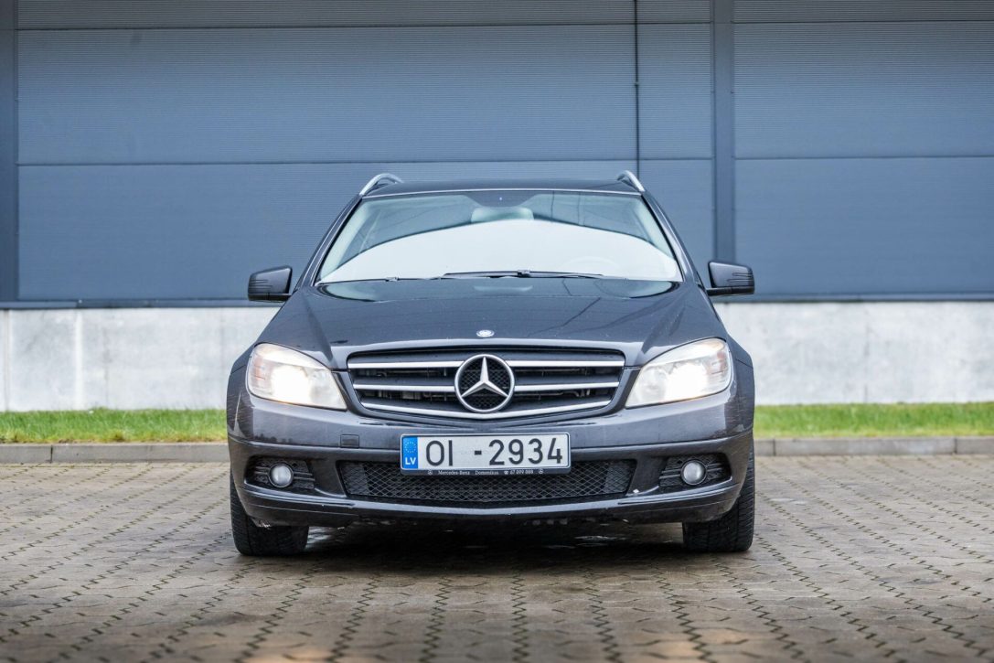 MERCEDES BENZ C320