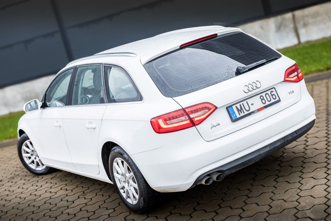 AUDI A4 AVANT