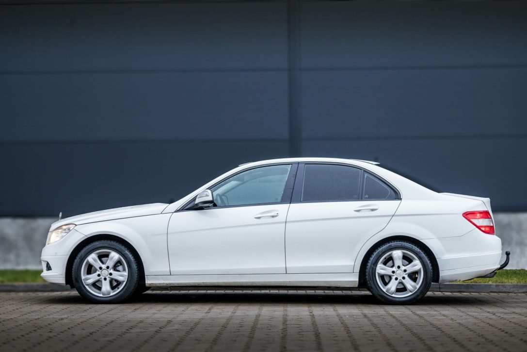 MERCEDES BENZ C200
