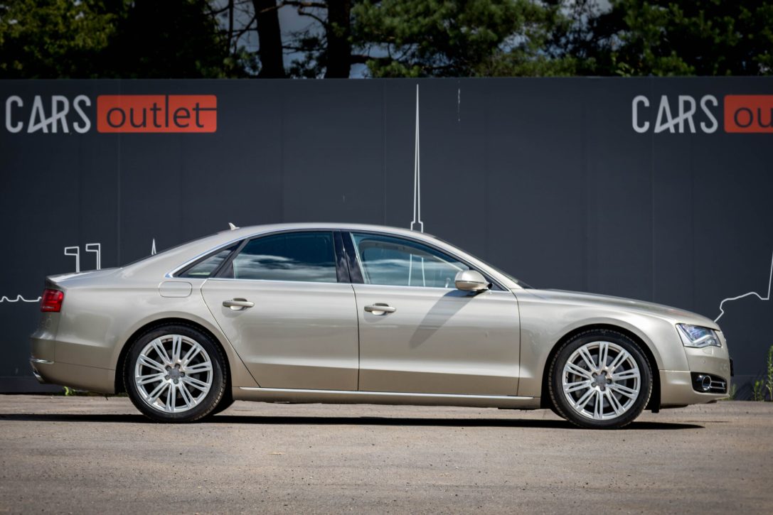 AUDI A8