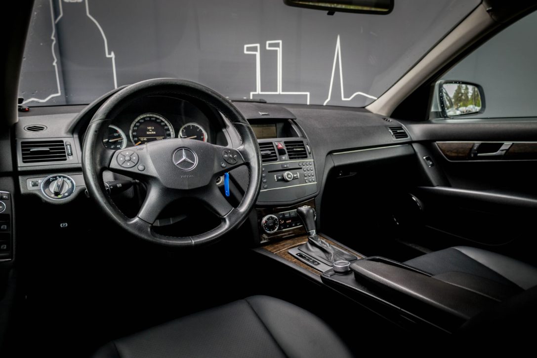 MERCEDES BENZ C220
