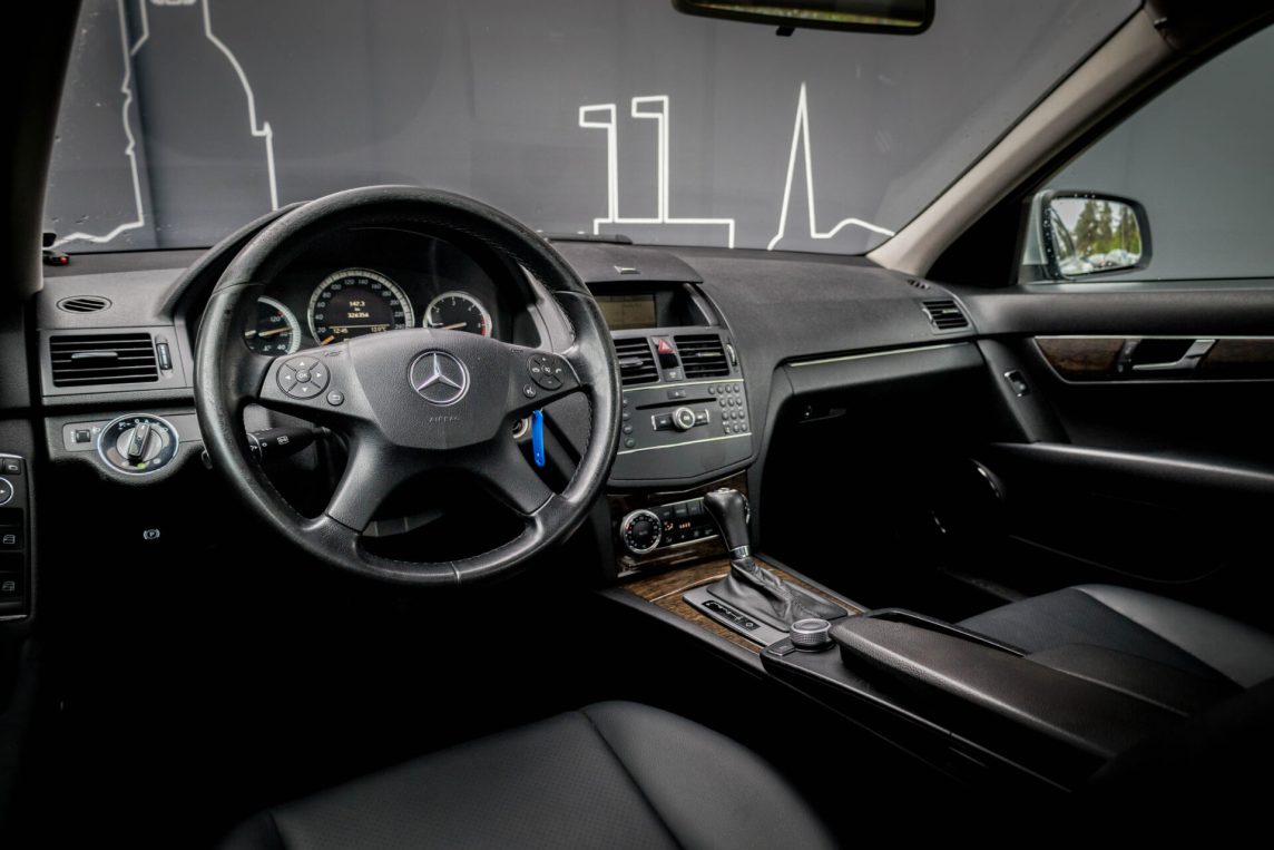 MERCEDES BENZ C220