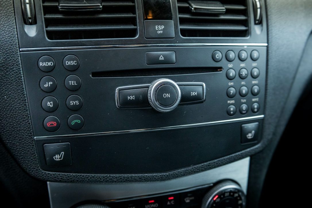 MERCEDES BENZ C320
