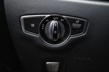MERCEDES BENZ E220 D