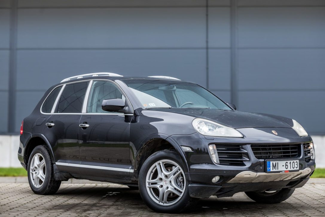 PORSCHE CAYENNE