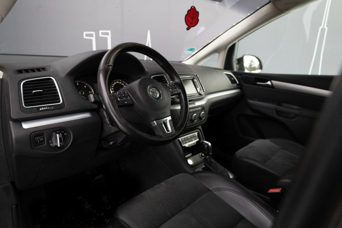 VW SHARAN